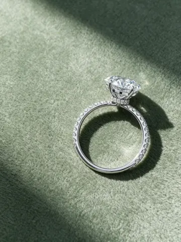 AI product photo image: round solitaire sage, made by Grandior AI Studio