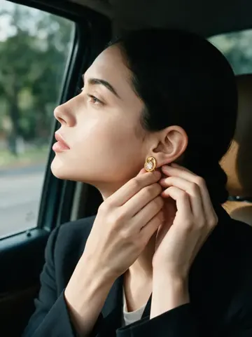 AI lifestyle image: car gold earring, made by Grandior AI Studio