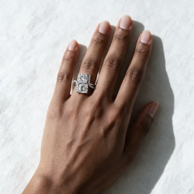 AI on hand image: emerald ring, made by Grandior AI Studio