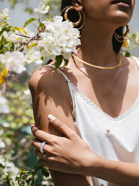AI lifestyle image: flowers ring, made by Grandior AI Studio