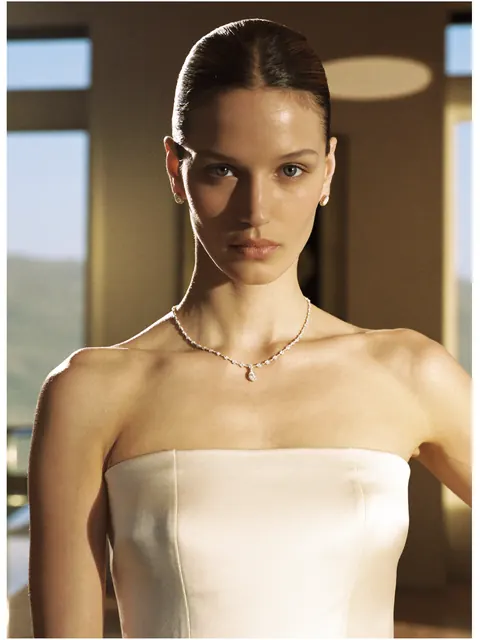 AI on model image: pendant strapless, made by Grandior AI Studio