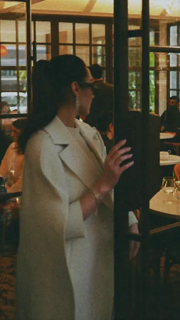 AI lifestyle image: restaurant coat, made by Grandior AI Studio