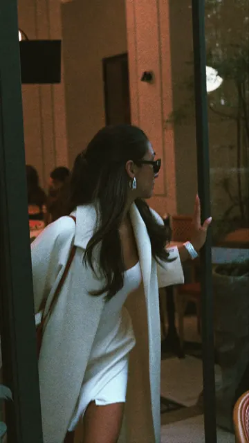 AI lifestyle image: restaurant coat, made by Grandior AI Studio