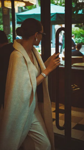 AI lifestyle image: restaurant coat, made by Grandior AI Studio