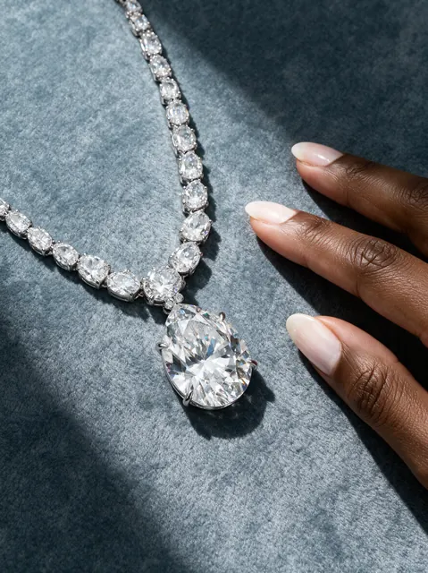 AI product photo image: oval pendant necklace, made by Grandior AI Studio